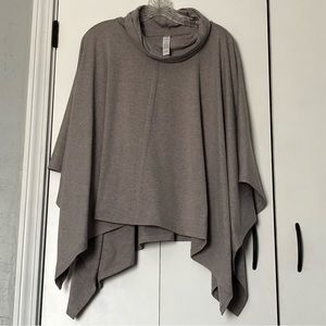 Women’s Gray Poncho One Size.
